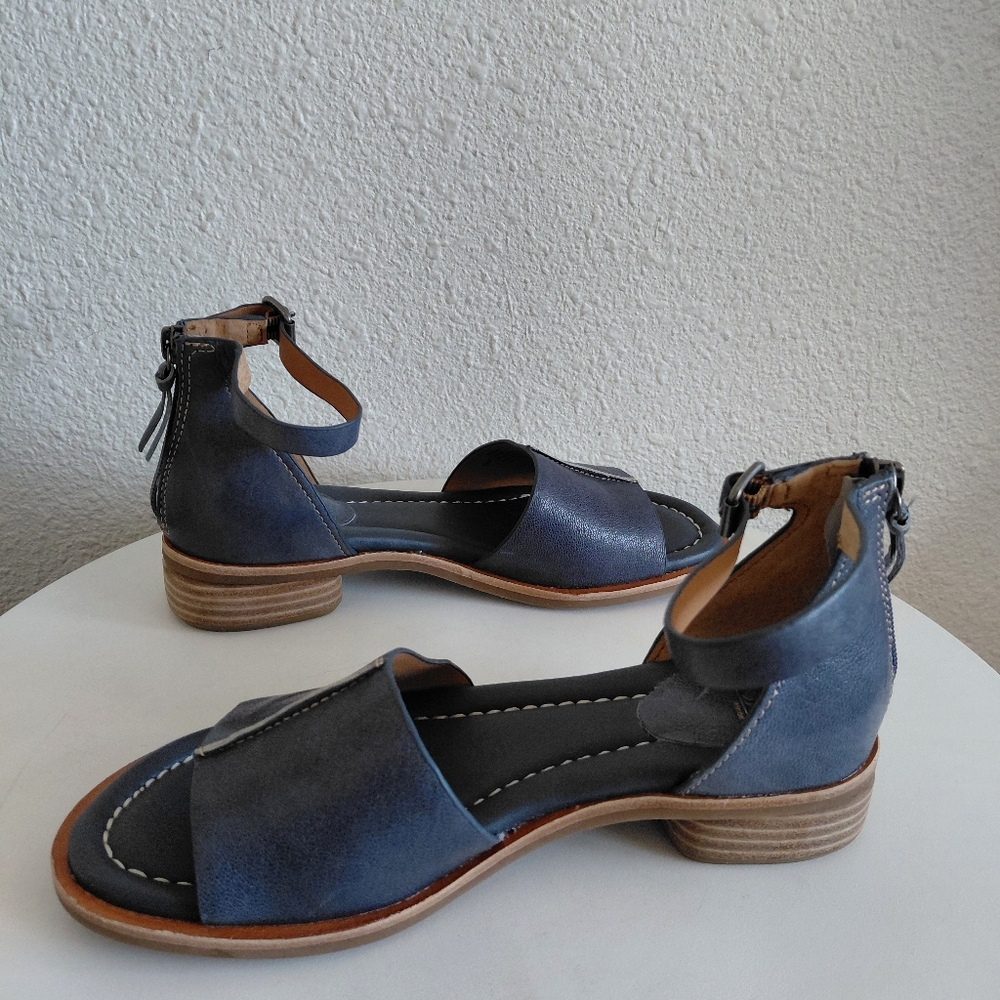 New without box  Soft Faxyn Womens Ankle Straps Stacked Heel Leather Sandals - Picture 8 of 16